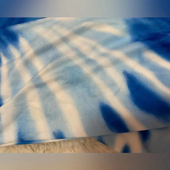 Amazon women’s blue and white tie dye sweatshirt size small - Picture 3 of 5